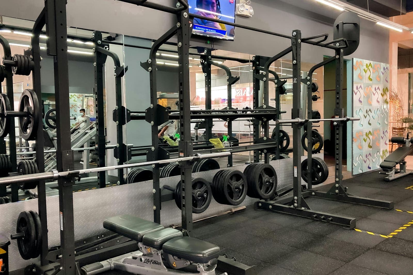 Equipamiento del área de musculación